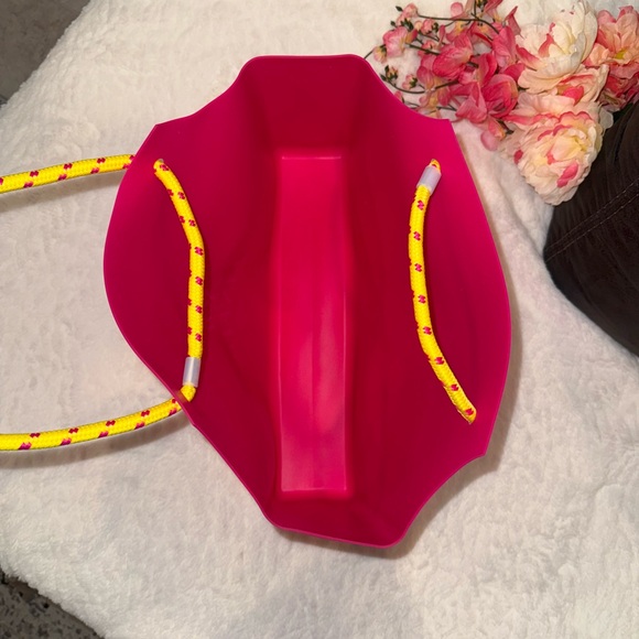 NWOT Sol de Janeiro Vibrant Pink Tote with Yellow Rope Handles - Picture 6 of 7